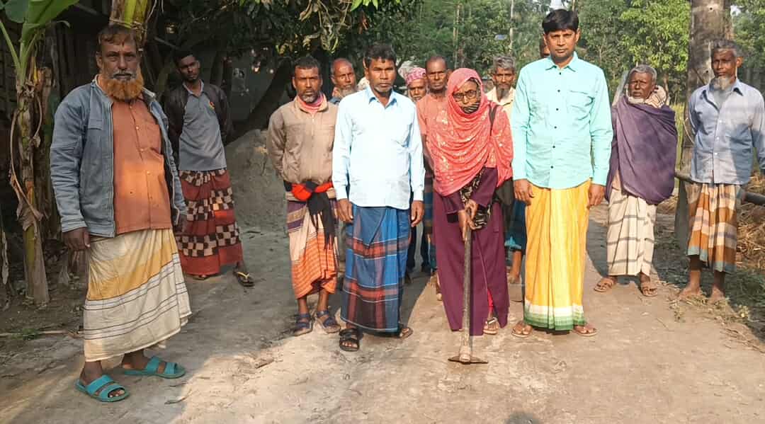 বাগাতিপাড়ায় কাবিখা প্রকল্পে ১৬০ ফুট রাস্তা সংস্কার কাজের আনুষ্ঠানিক উদ্বোধন