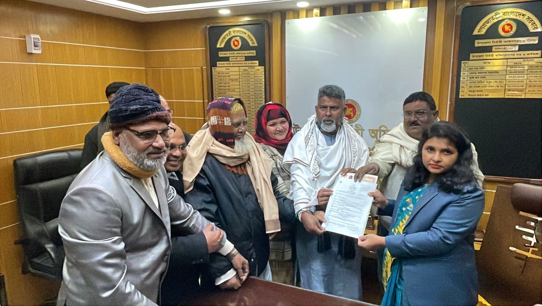 নওগাঁ -৩ আসনে বিএনপি মনোনীত প্রার্থী ফজলে হুদা বাবুলের মনোনয়নপত্র দাখিল!