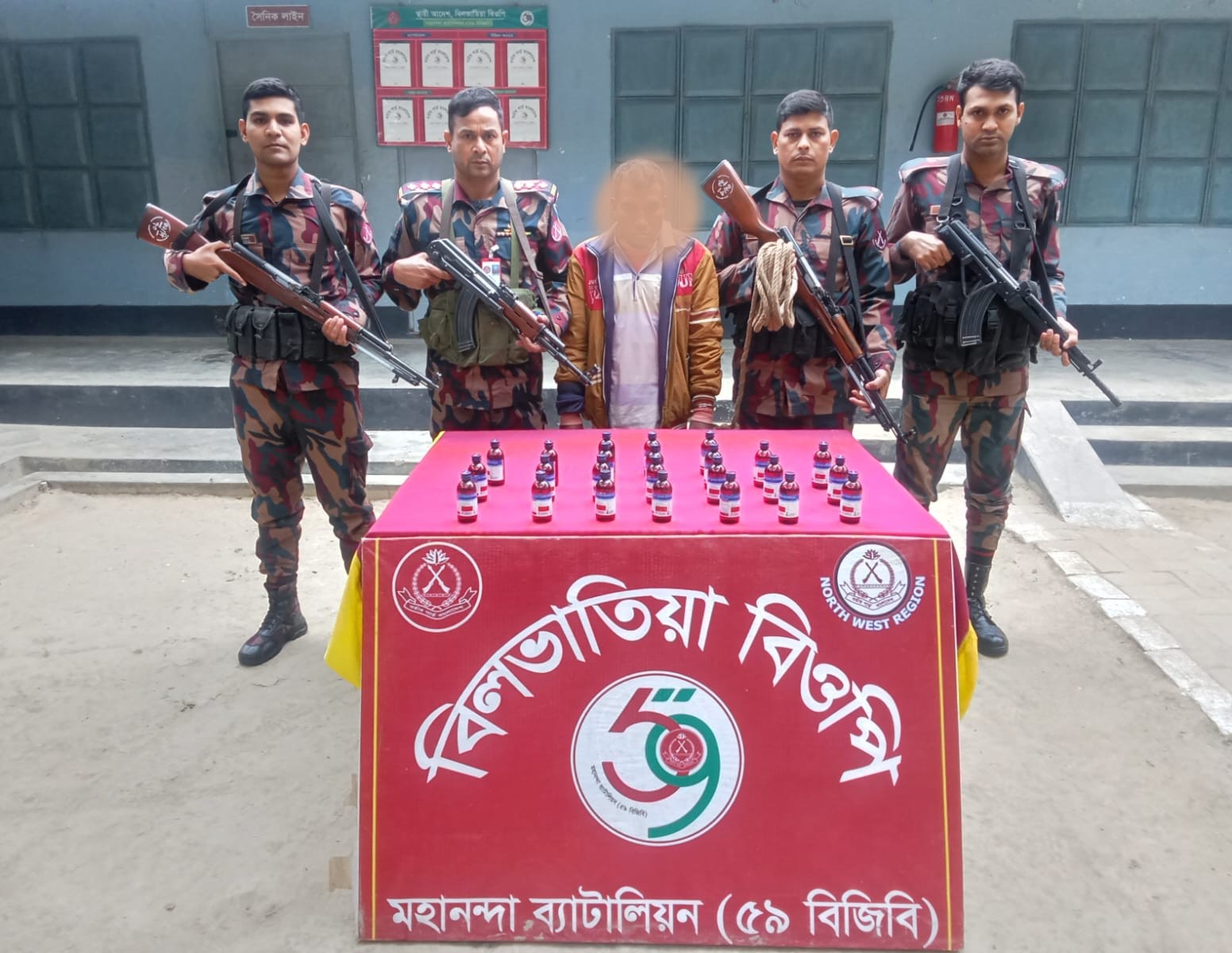 রুট পরিবর্তন করেও শেষ রক্ষা হলো না চোরাকারবারীর মাদকদ্রব্যসহ ১জনকে আটক করলো ৫৯ বিজিবি