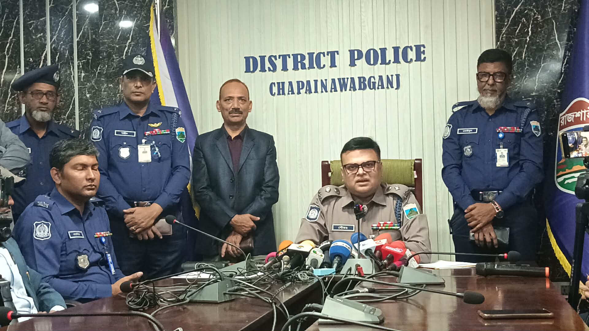 চাঁপাইনবাবগঞ্জে নবাগত পুলিশ সুপারের সঙ্গে সাংবাদিকদের মতবিনিময় সভা