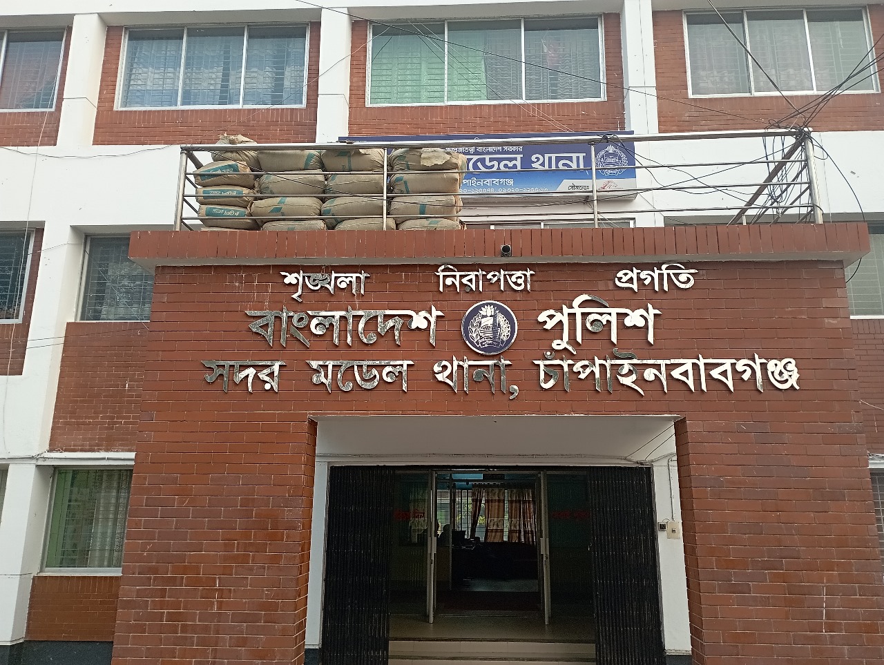 চাঁপাইনবাবগঞ্জে ককটেল বিস্ফোরণে শিশু আহত