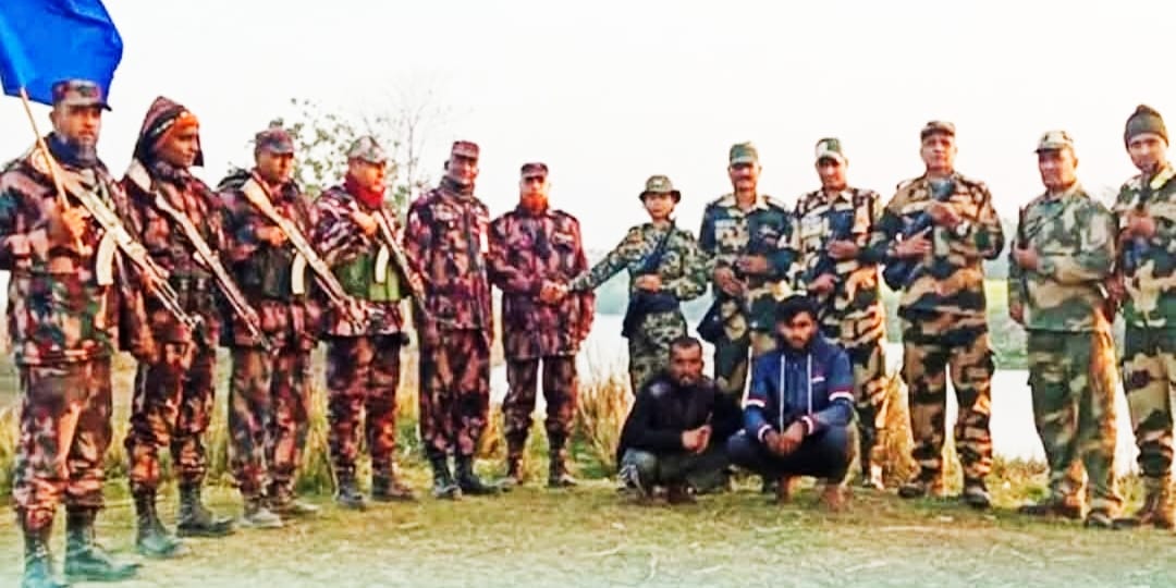 গোমস্তাপুর সীমান্তে আটক দুই ভারতীয় নাগরিককে বিএসএফের কাছে হস্তান্তর