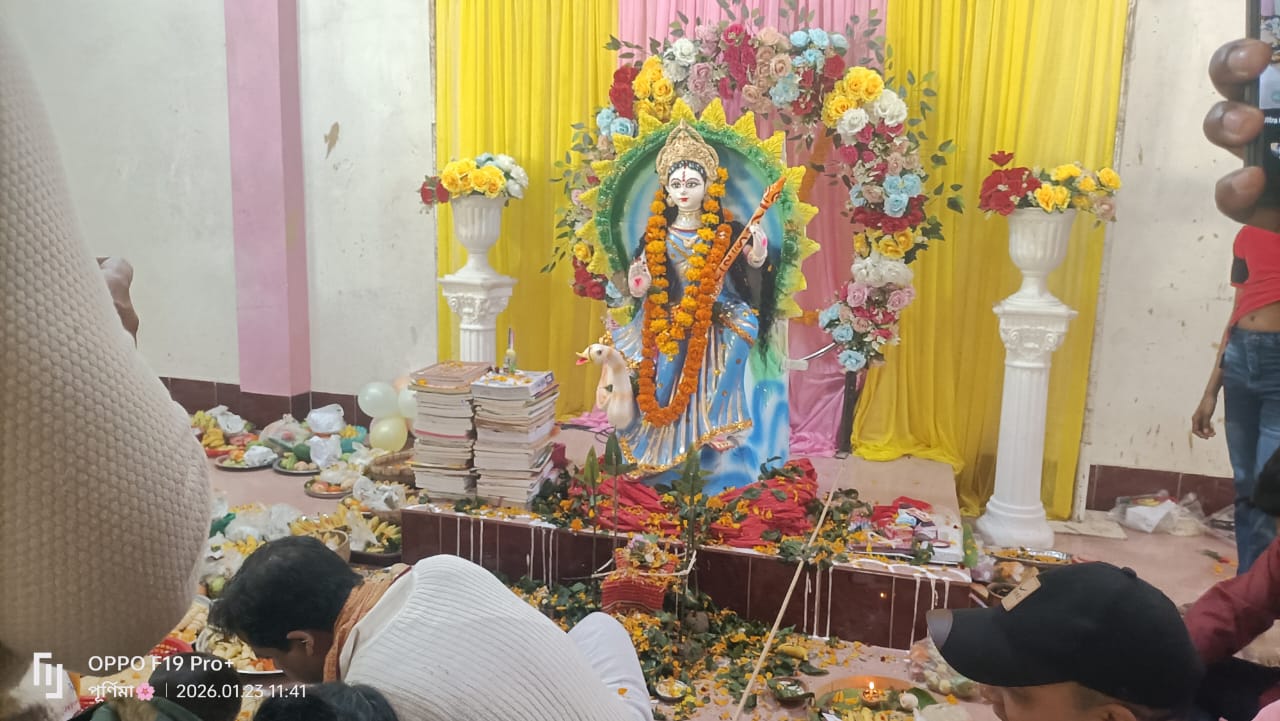 নাচোলে  উৎসবমুখর পরিবেশে শ্রী শ্রী সরস্বতী পূজা উদযাপিত