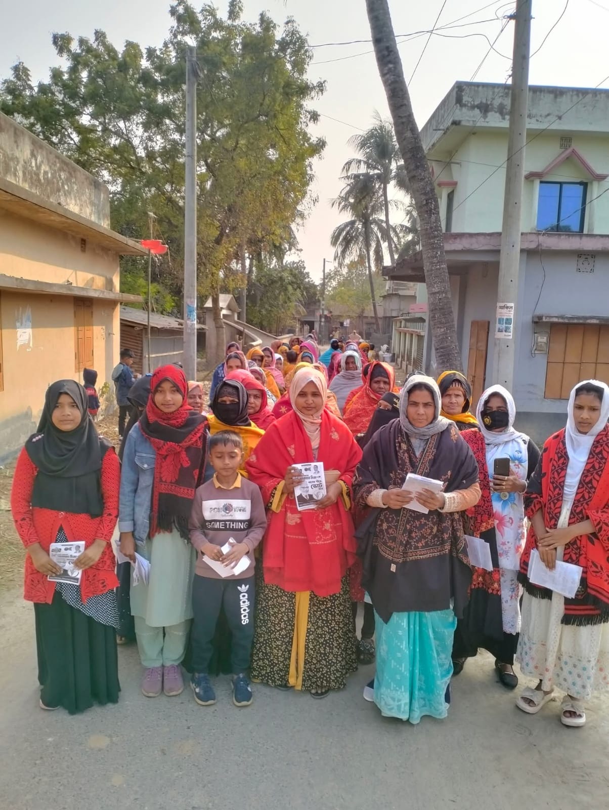 শিবগঞ্জে সাকিরাজ্জামানের নেতৃত্বে ধানের শীষের প্রচারে নারী জাগরণ