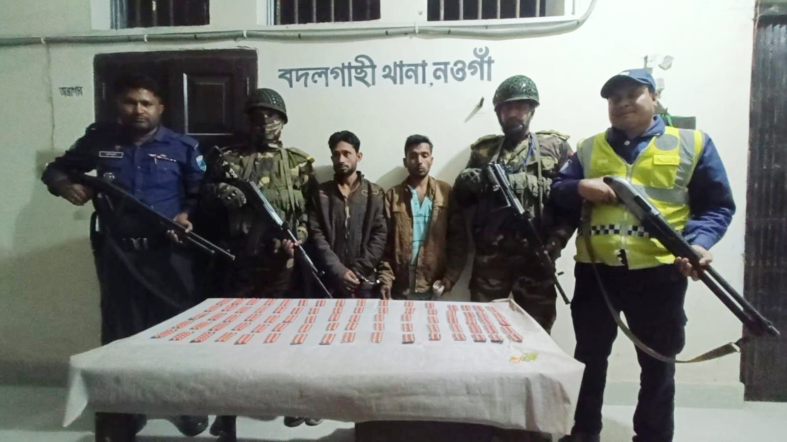 বদলগাছীতে যৌথবাহিনীর অভিযানে ৮০০ পিস ট্যাপেনটাডোল বড়ি সহ দুই যুবক আটক