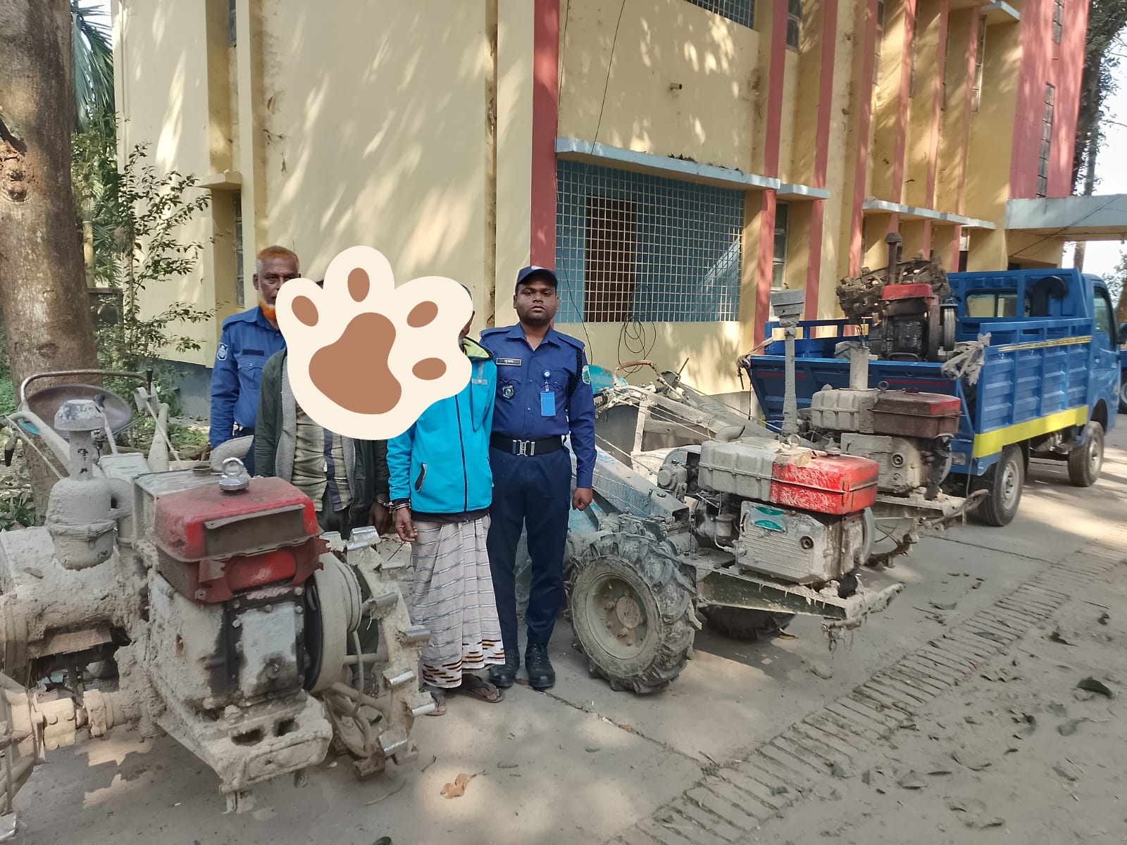 মান্দায় ট্রাক্টর চোর চক্রের বিরুদ্ধে অভিযান: উদ্ধার ৪ পাওয়ার টিলার, আটক ২