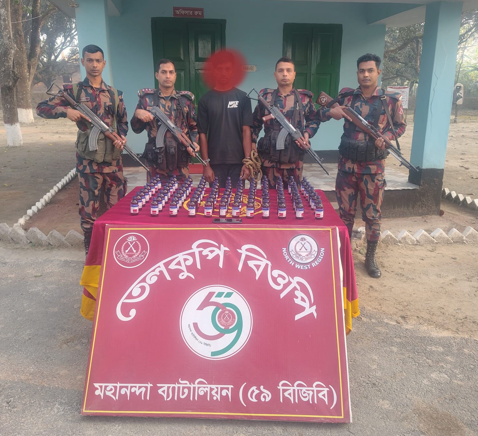 শিবগঞ্জ সীমান্তে ৫৯ বিজিবি’র অভিযানে ০১জন আসামীসহ বিপুল পরিমাণ নেশাজাতীয় সিরাপ আটক