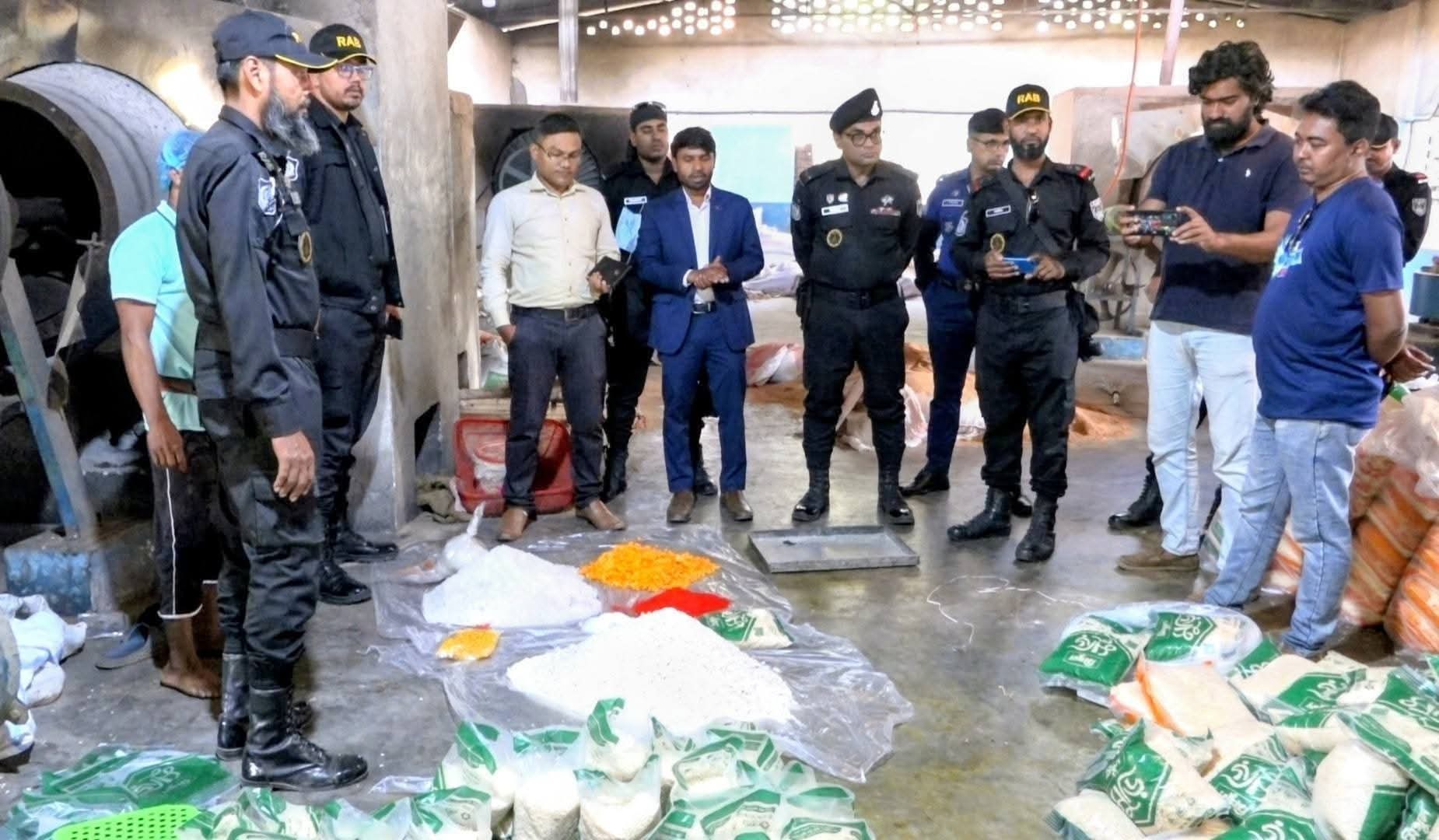 “মিথুন অটো চিড়া ও মুরির মিল”-এ অস্বাস্থ্যকর পরিবেশে খাদ্য উৎপাদনের দায়ে ৪০ হাজার টাকা জরিমানা