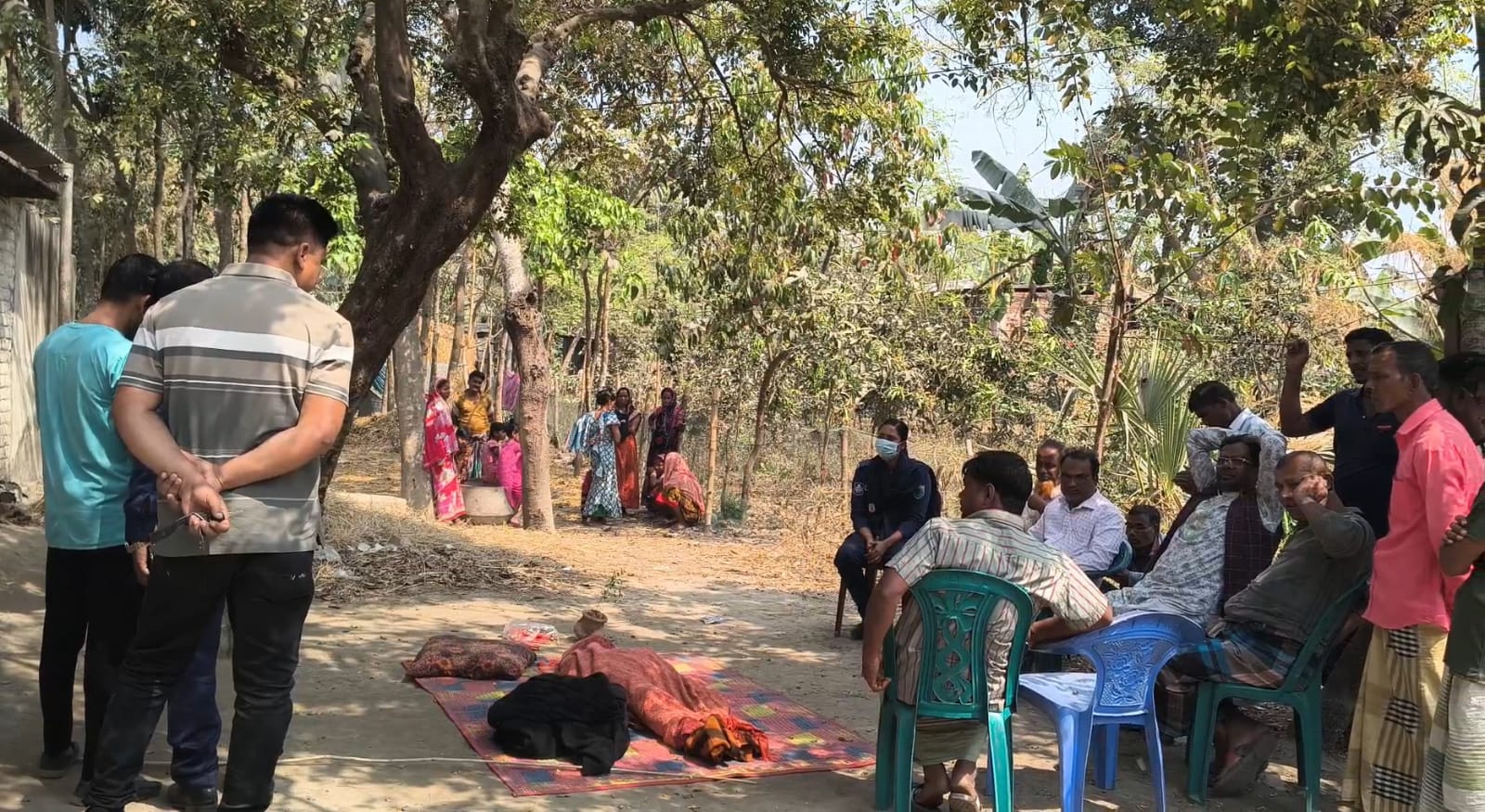 নওগাঁয় স্ত্রীকে পিটিয়ে হত্যা, স্বামী আটক