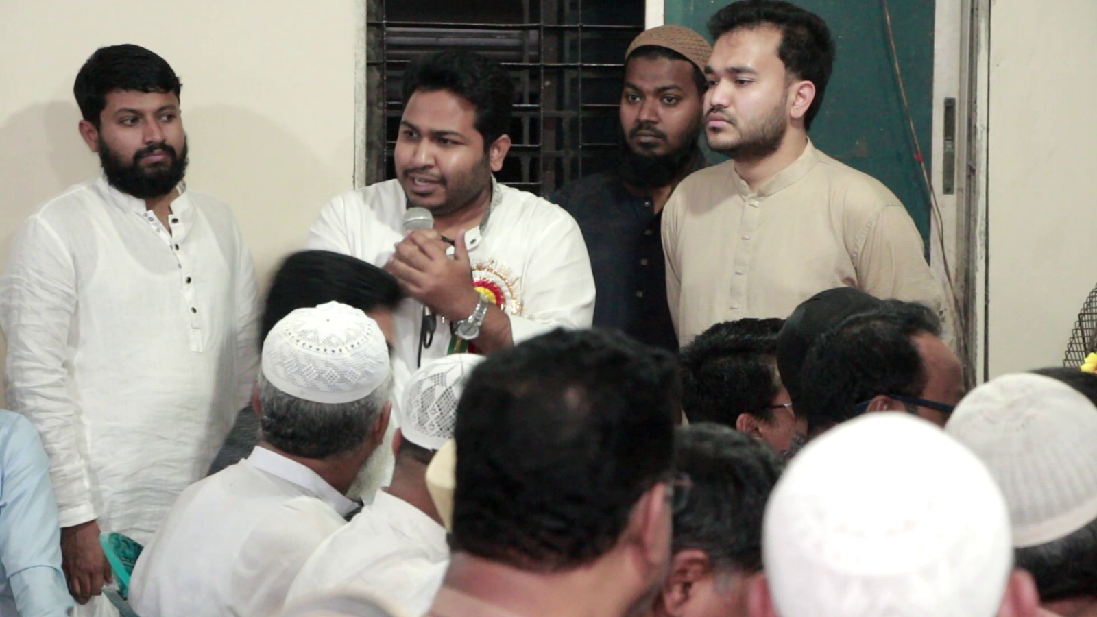 ফ্যাসিষ্ট এর দোষর বলার পর এমপি কে অবরুদ্ধ করে রাখে বিকেএমইর সভাপতি হাতেম।