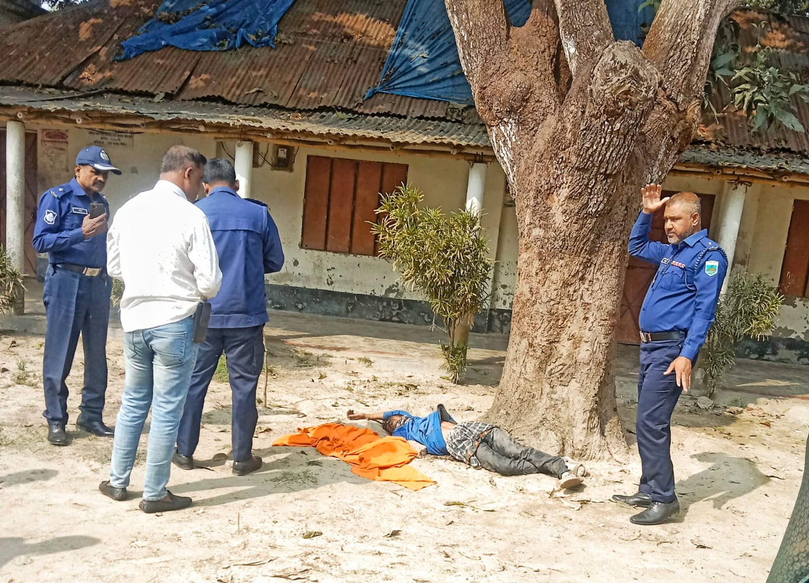 মান্দায় শিক্ষকদের মারধরে চোরের মৃত্যুর অভিযোগ