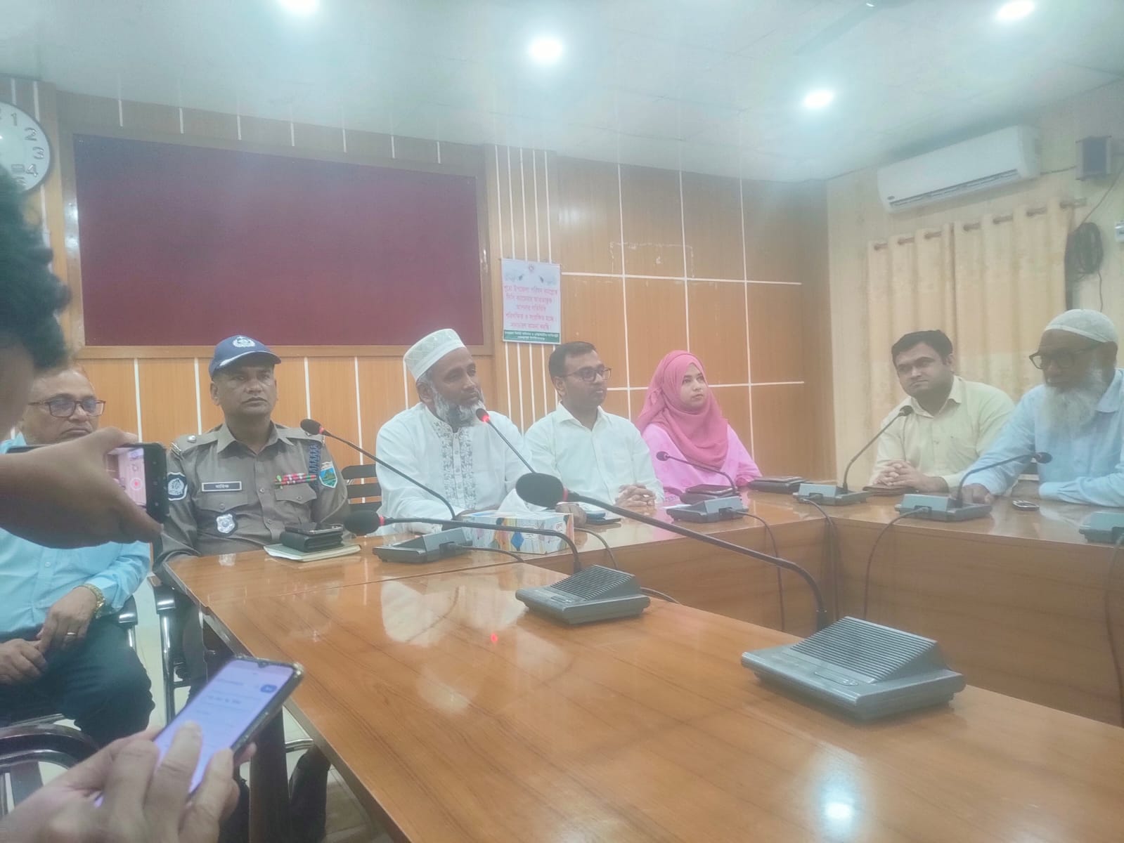 গোমস্তাপুরে সার ডিলারদের সাথে এমপির মতবিনিময়