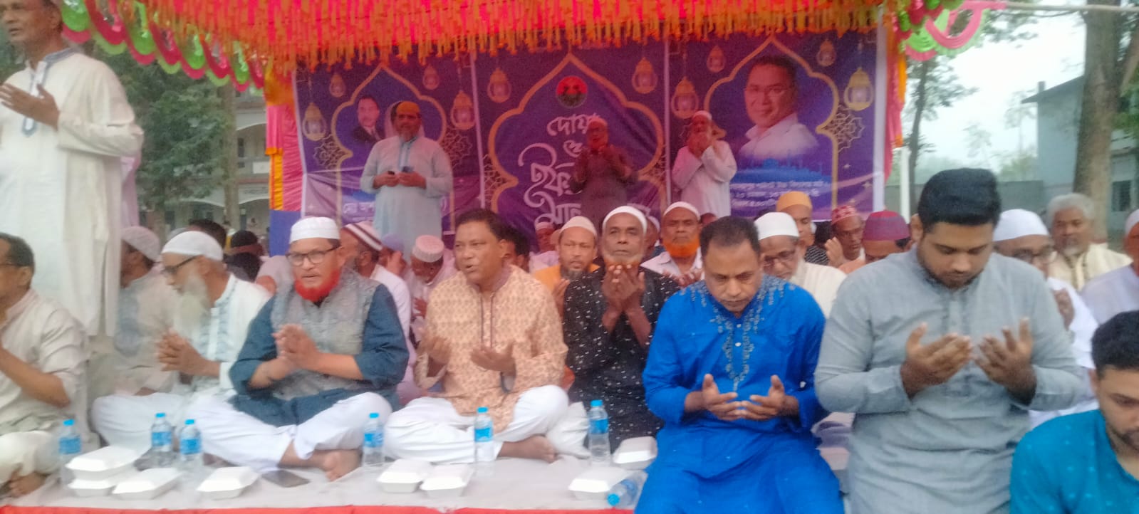 নাচোল -গোমস্তাপুরে -ভোলাহাট নিয়ে বিএনপি’র নেতা আশরাফের আয়োজনে ইফতার ও দু’আ অনুষ্ঠিত
