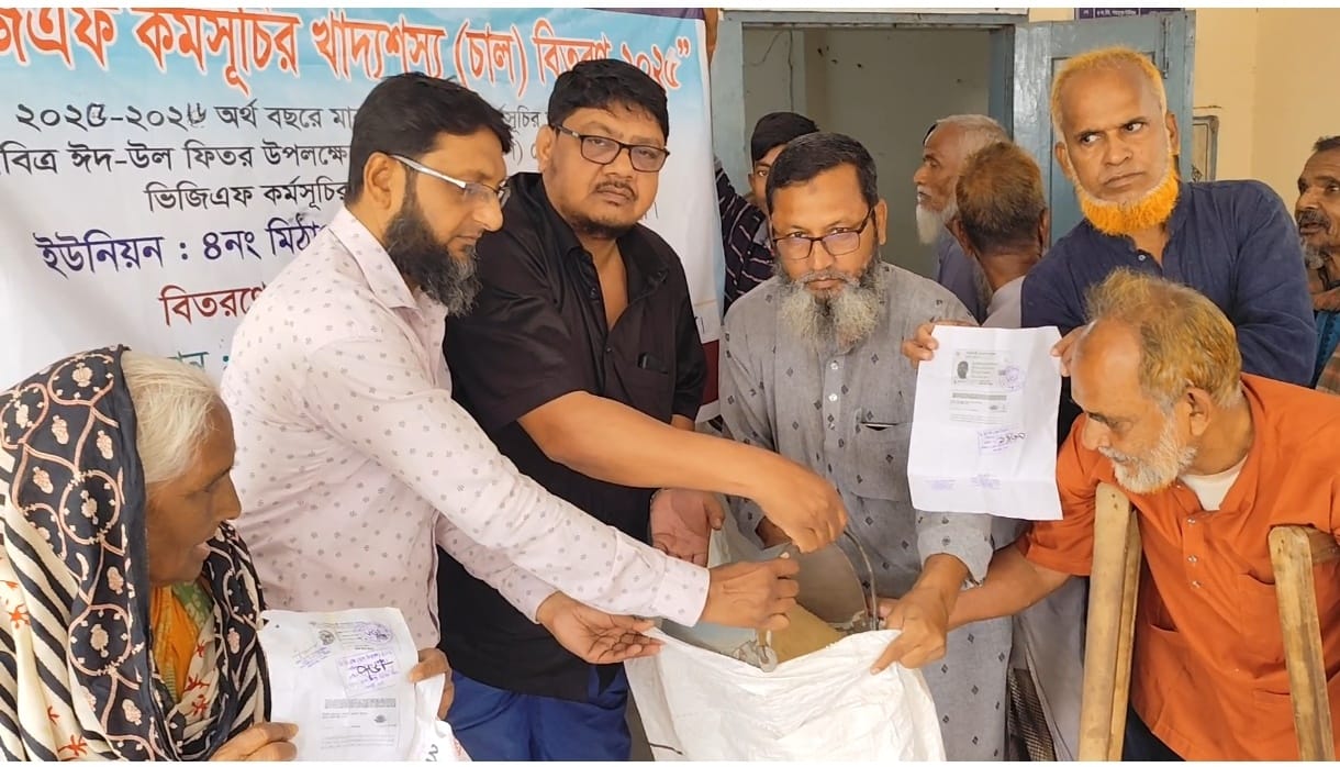 বদলগাছীতে মানবিক সহায়তার ভিজিএফ এর চাউল বিতরণ।