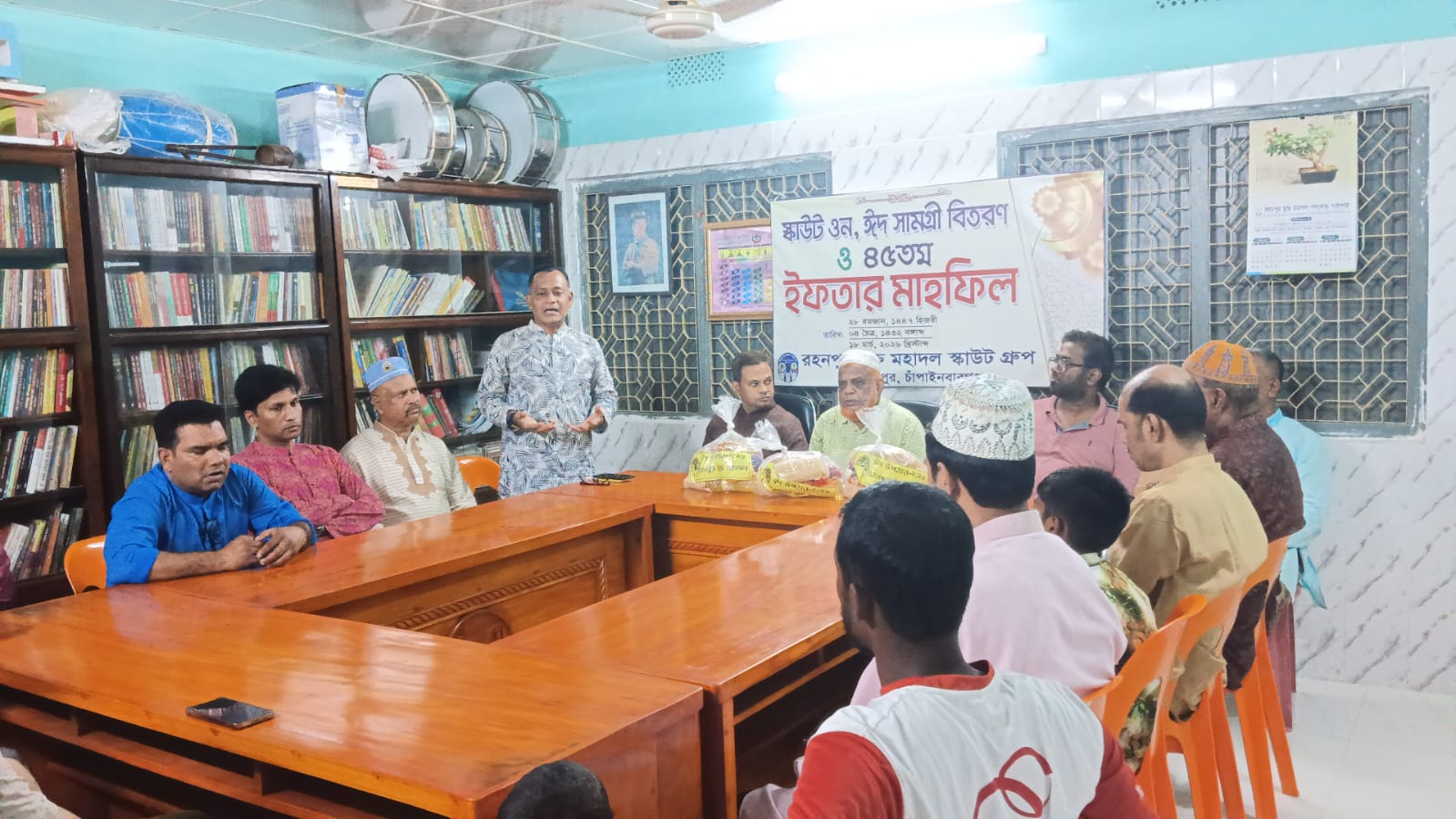 রহনপুরে মুক্ত মহদলের ইফতার মাহফিল ও ঈদ সামগ্রী বিতরণ