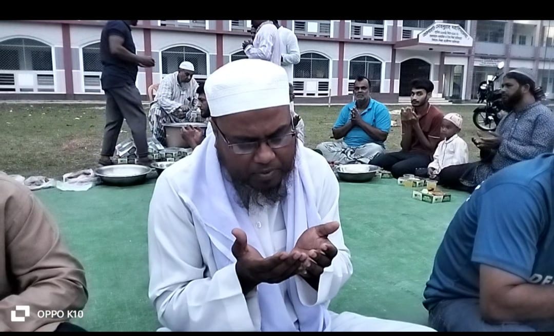ভোলাহাটে এসএসসি ’৯৬ ব্যাচের ইফতার ও দোয়া মাহফিল অনুষ্ঠিত