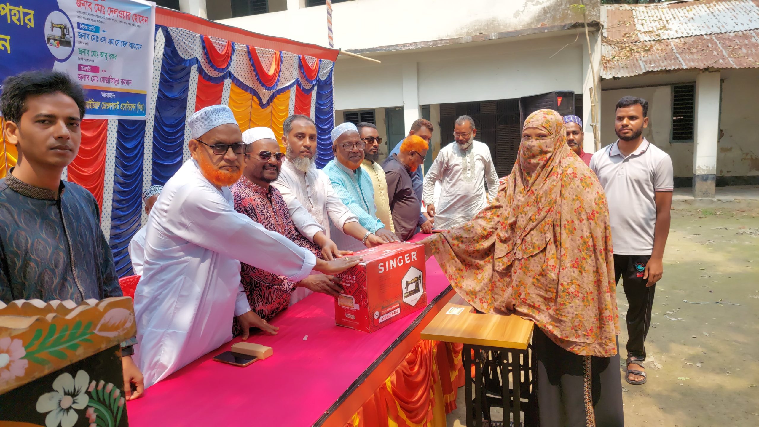 কমিউনিটি আইডিয়াল ডেভেলপমেন্ট এসোসিয়েশনের উদ্যোগে শিবগঞ্জে সেলাই মেশিন উপহার প্রদান অনুষ্ঠান অনুষ্ঠিত