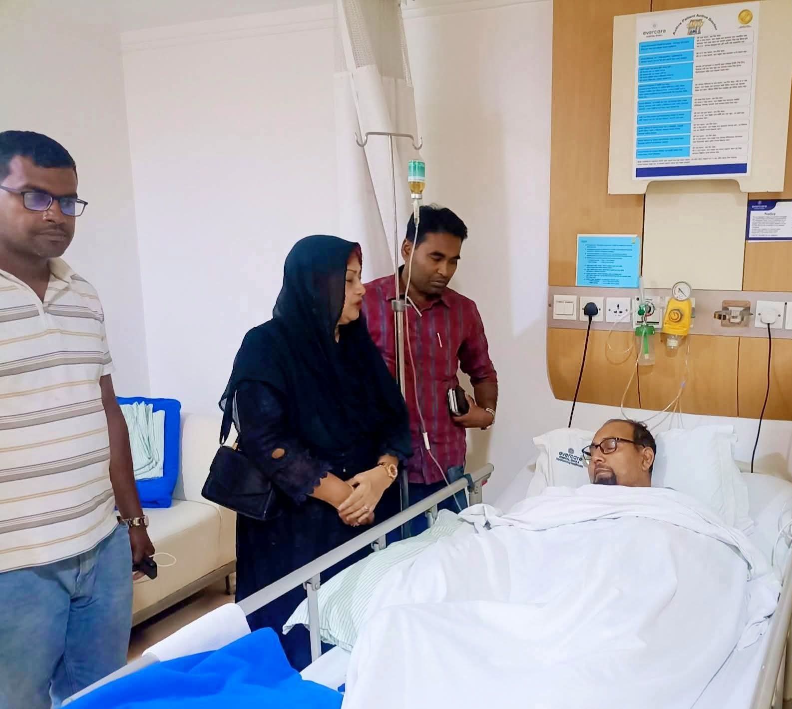 জামাল ভাইকে দেখতে এভারকেয়ার হাসপাতালে ঝালকাঠি-২ আসনের মাননীয় সংসদ সদস্য ইসরাত সুলতানা ইলেন ভুট্টো