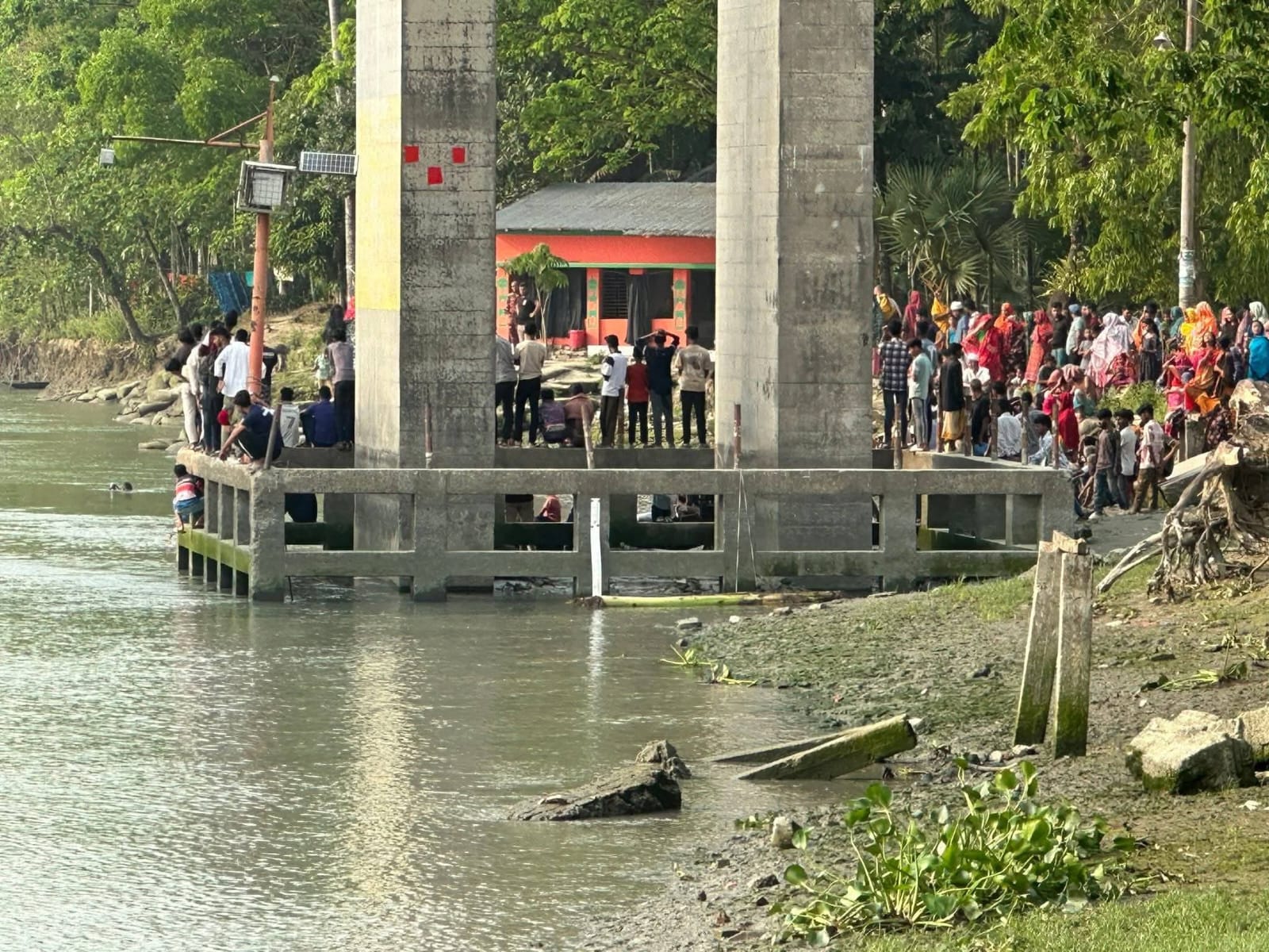 নদীতে গোসল করতে নেমে পানিতে ডুবে নিখোঁজ