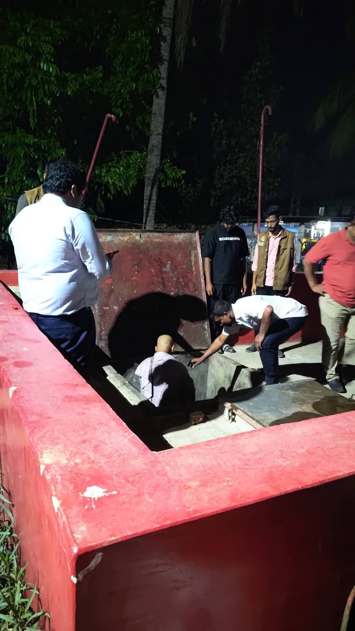 নাজিরহাটে জ্বালানি তেল মজুদ: পাম্প মালিককে জরিমানা।