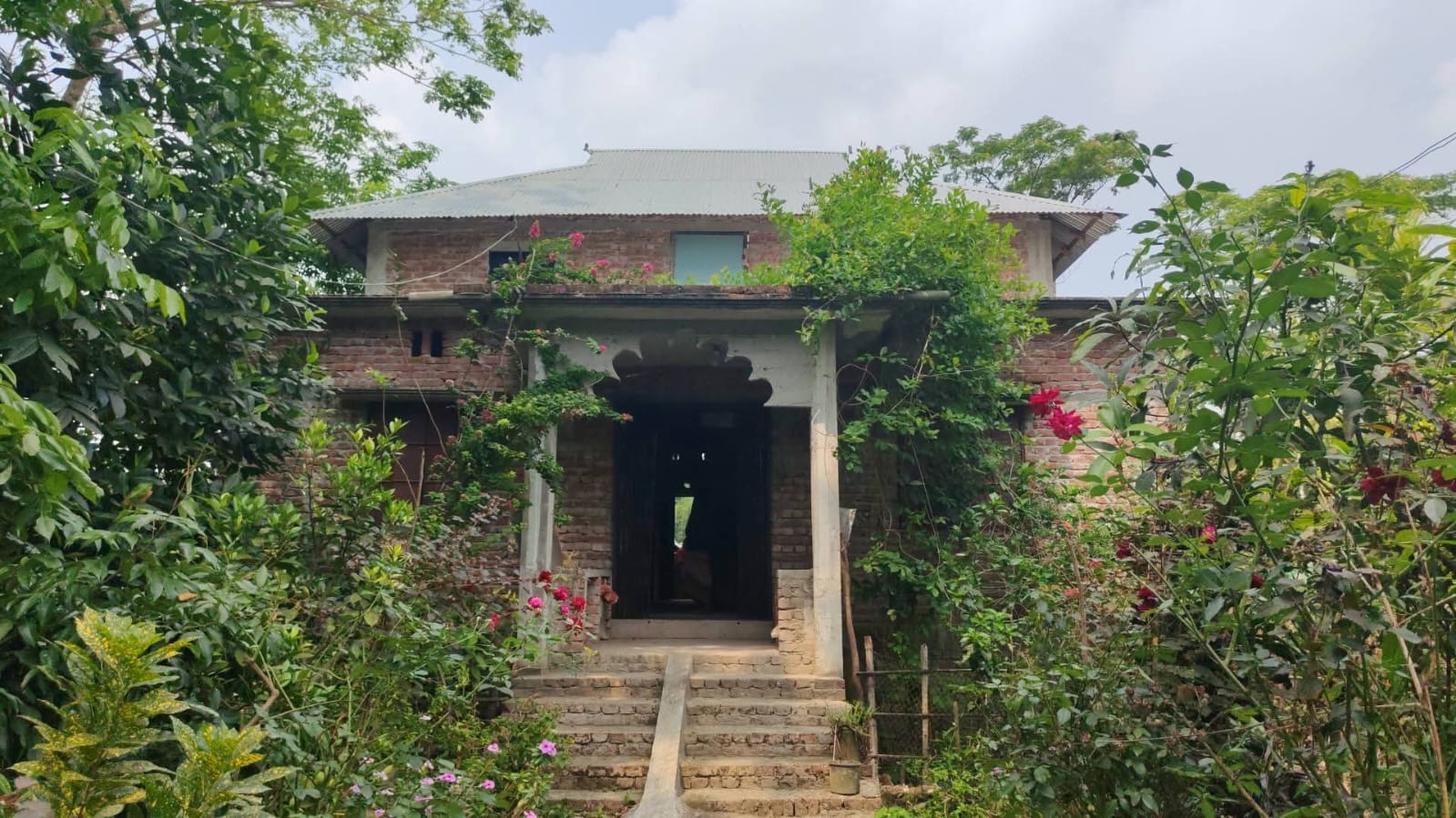 বাড়ির তালা ভেঙে চুরি