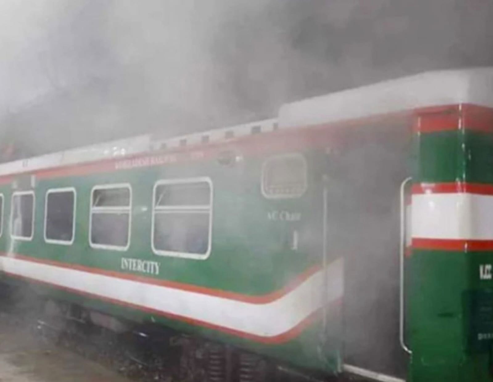 মৌলভীবাজারে উপবন এক্সপ্রেস ট্রেনে আগুন