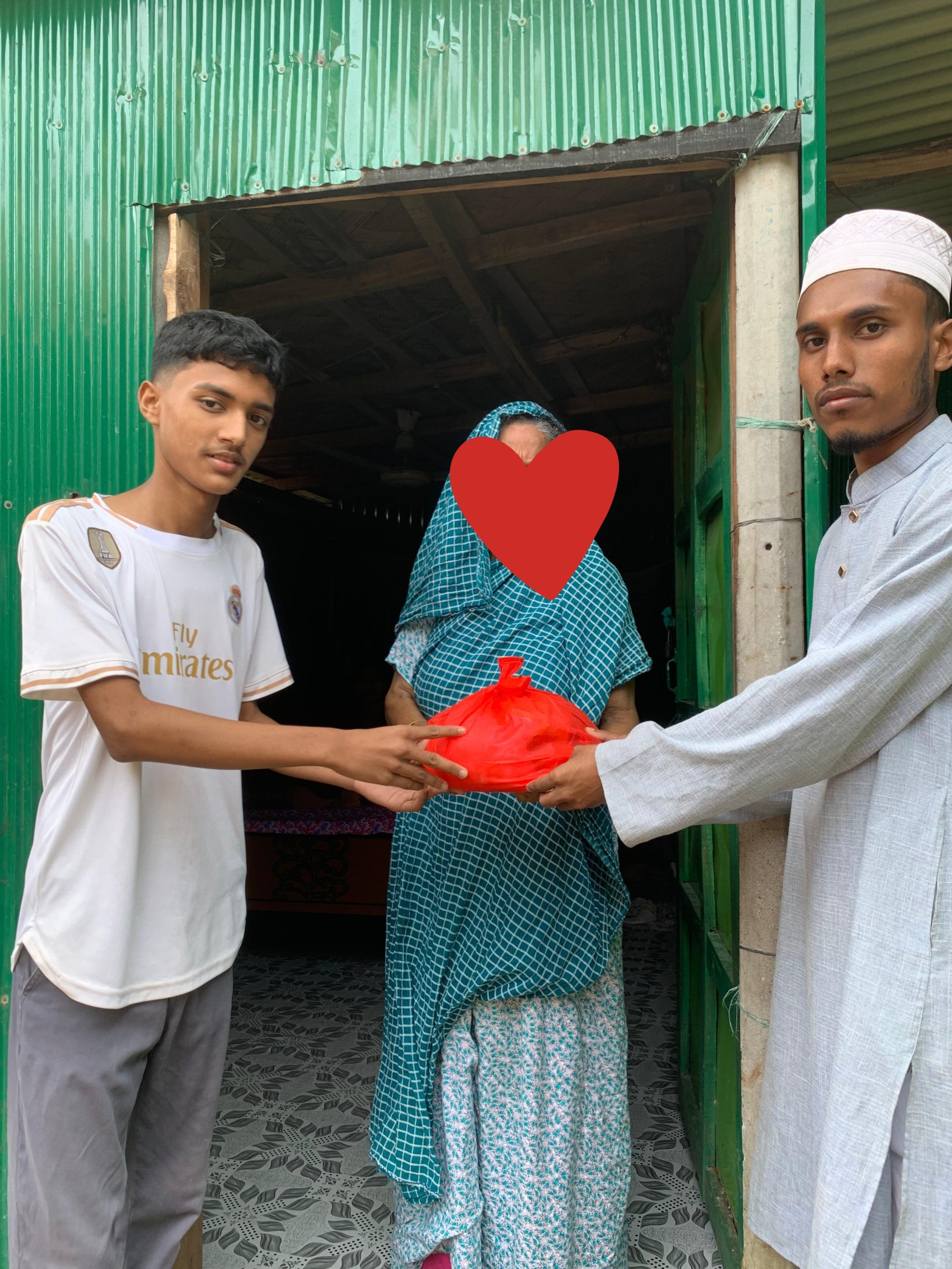 ইসলামী ছাত্র মজলিস নোয়াখালী শহর শাখার পক্ষ থেকে অসহায় গরিব-দুঃখীদের মাঝে ঈদ পূর্ণ বিতরণ