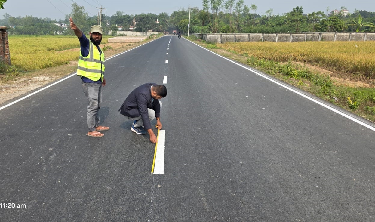 অনেক প্রতিকূলতা কাটিয়ে সঠিক তদারকির মাধ্যমে) শত’কোটির সড়ক উন্নয়নের কাজ বাস্তবায়ন করেছেন প্রকৌশলী নূরে আলম