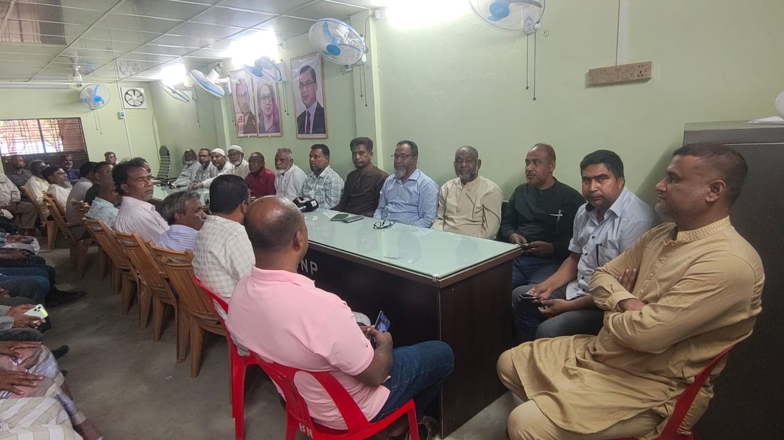 পত্নীতলায় বিএনপি নেতার বিরুদ্ধে অপপ্রচারের প্রতিবাদে মতবিনিময় সভা