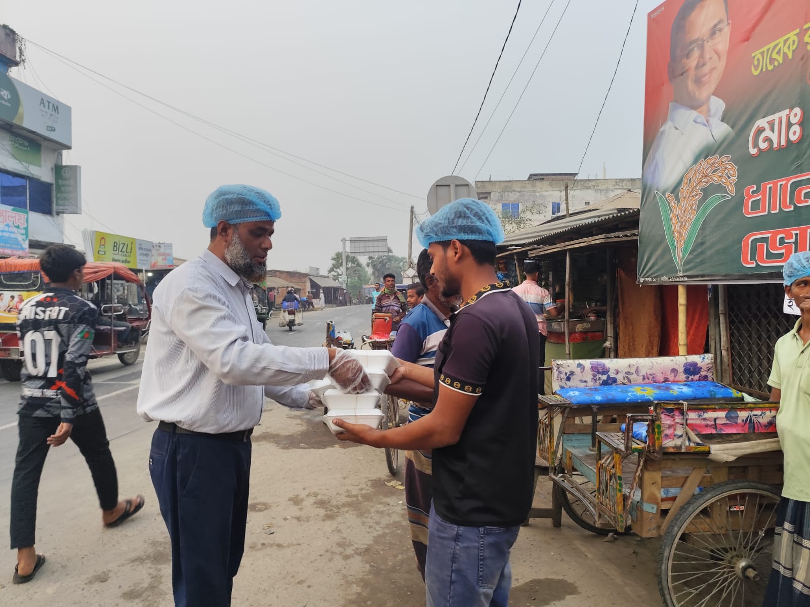 বদলগাছীতে আজ শেষ হলো তিন দিনব্যাপী ইফতার বিতরণ কর্মসূচি