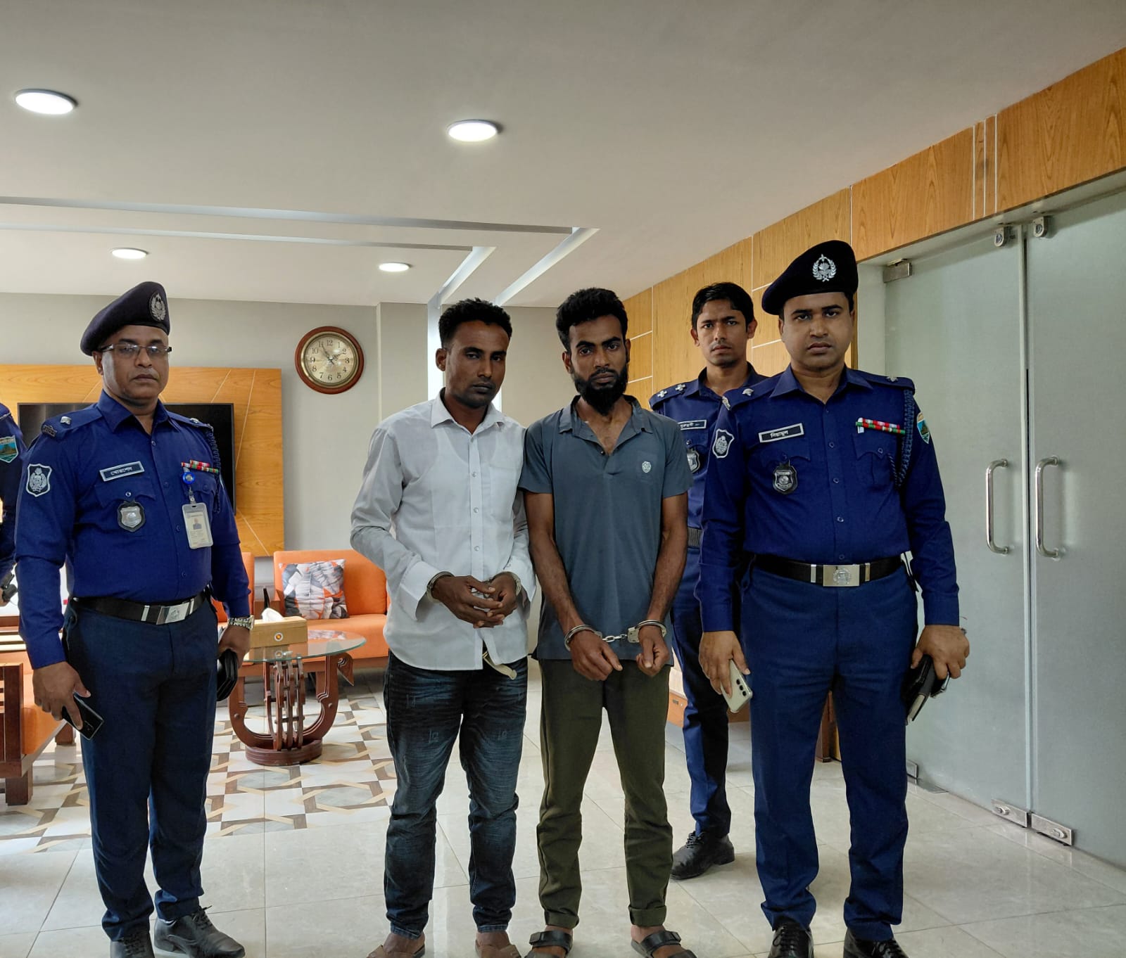 নওগাঁয় চাঞ্চল্যকর মিতু হ’ত্যা’র রহস্য উদঘাটন, আ’ট’ক ৪