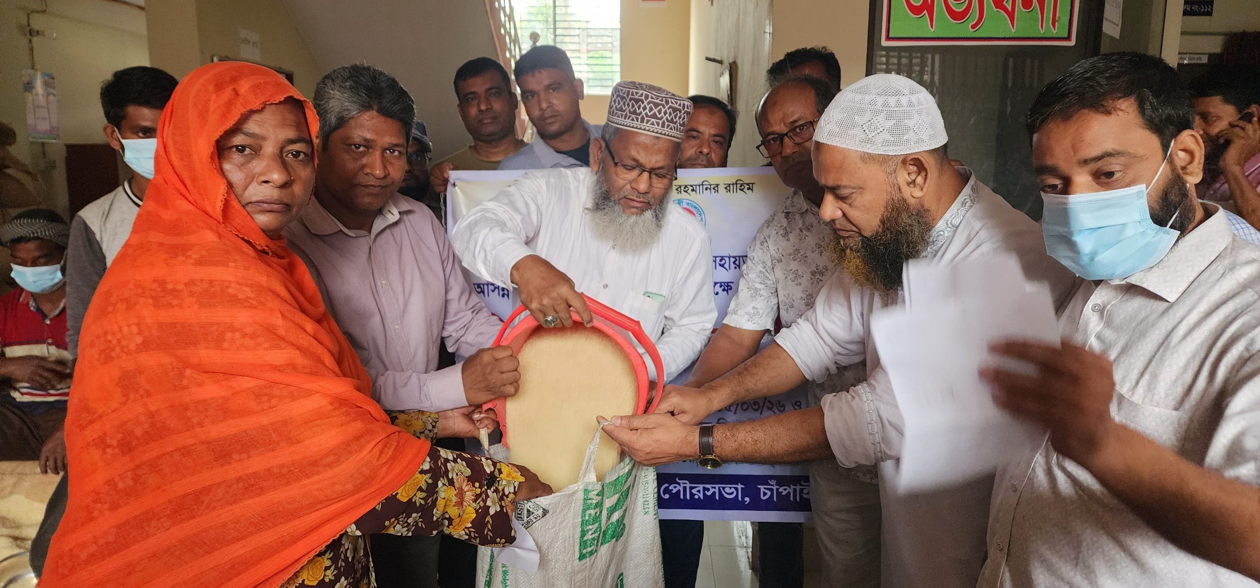 রহনপুর পৌর সভায় ভিজিএফের চাল বিতরণ কার্যক্রমের উদ্বোধন