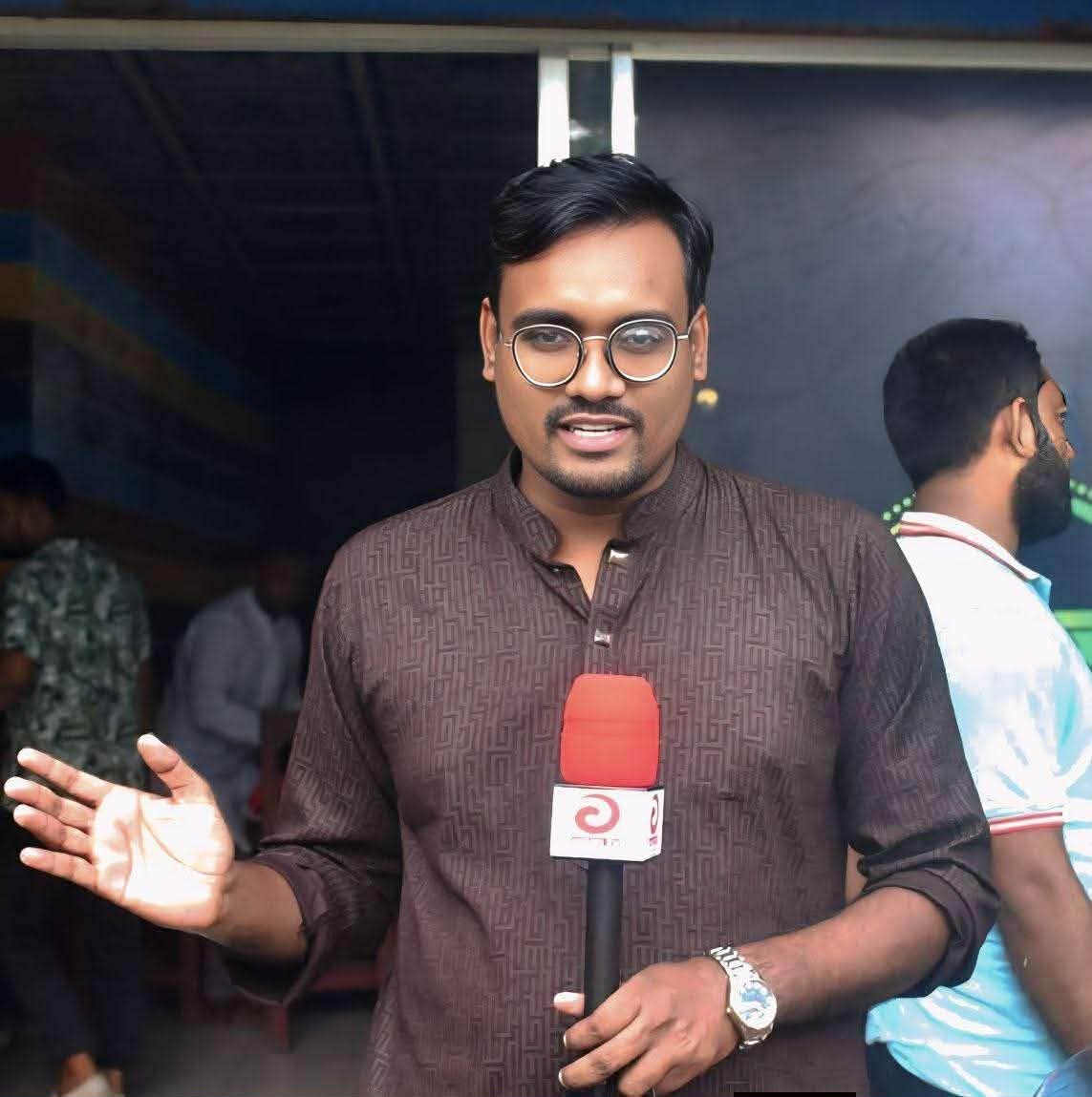 নাটোরের লালপুরে কন্টেইনারে তেল নেয়ার ভিডিও ধারণকালে সাংবাদিকের ওপর হামলা