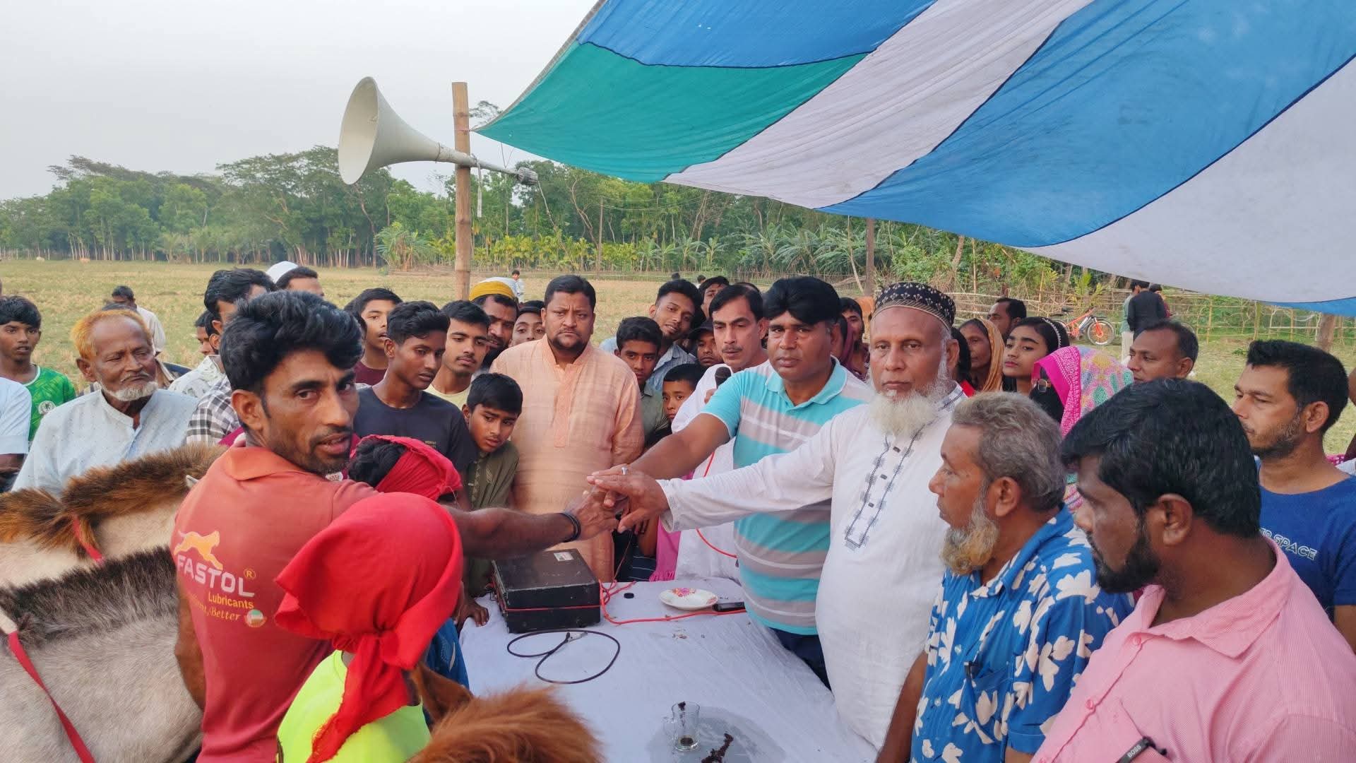 কাঠালিয়ায় ঐতিহ্যবাহী ঘোড়দৌঁড় প্রতিযোগিতা