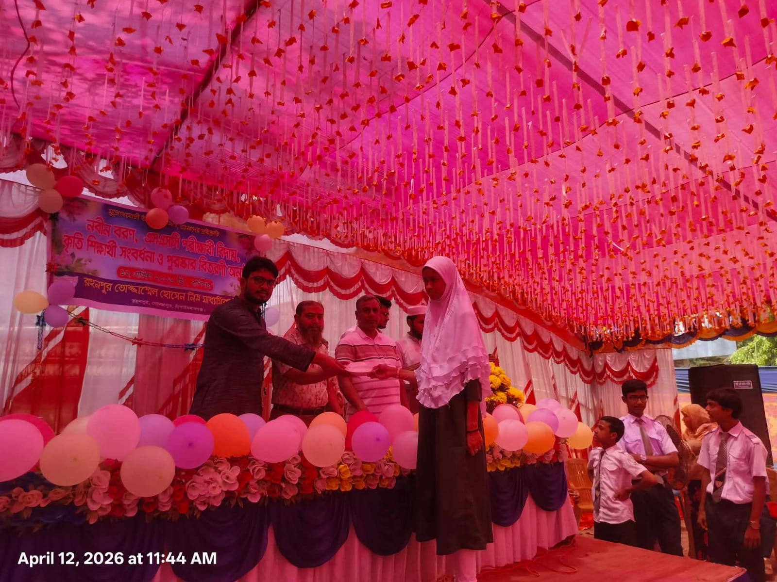 রহনপুরে এসএসসি পরীক্ষার্থী বিদায় ও পুরস্কার বিতরণী অনুষ্ঠান 