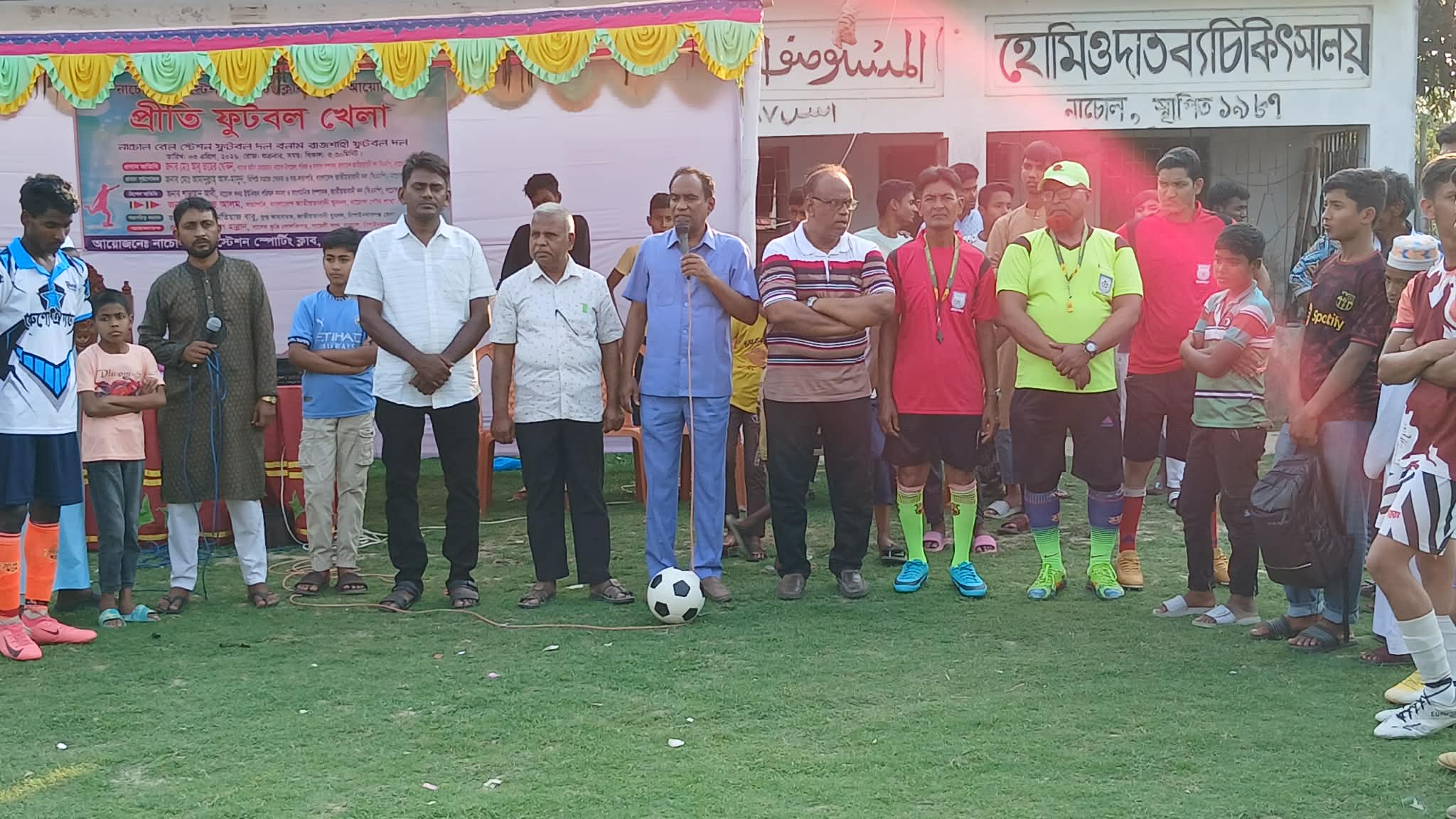 নাচোলে প্রীতি ফুটবল ম্যাচ অনুষ্ঠিত: মুখোমুখি নাচোল ও রাজশাহী ফুটবল দল