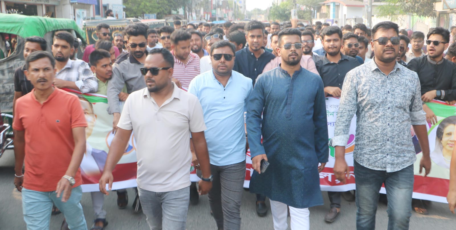নওগাঁয় ছাত্রদলের নতুন কমিটি ঘোষনা করায় আনন্দ মিছিল