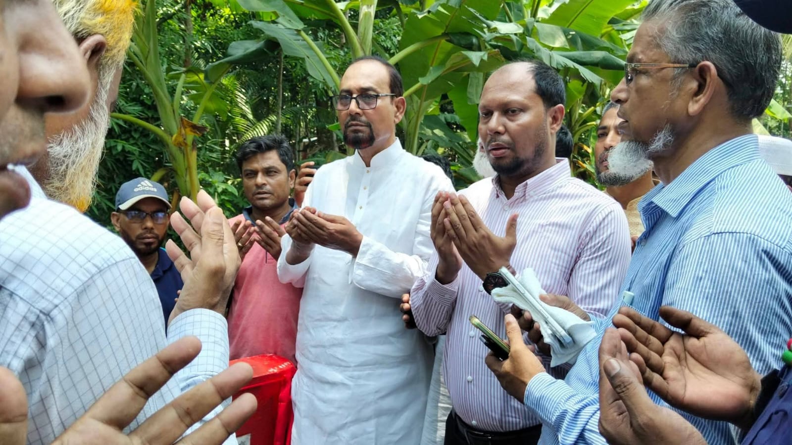কাঠালিয়ায় এইচবিবি রাস্তার উন্নয়ন কাজের শুভ উদ্বোধন করলেন এমপি রফিকুল ইসলাম জামাল