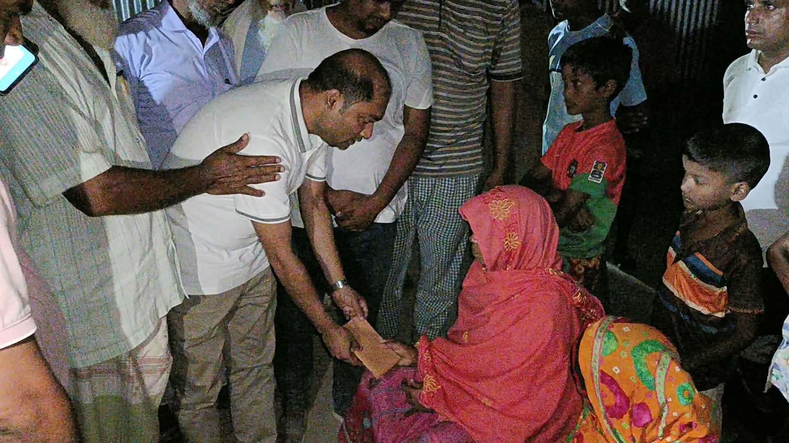 টাঙ্গাইলের সড়ক দুর্ঘটনায় নিহতের পরিবারের পাশে প্রধানমন্ত্রীর বিশেষ সহকারী ড. সাইমুম পারভেজ