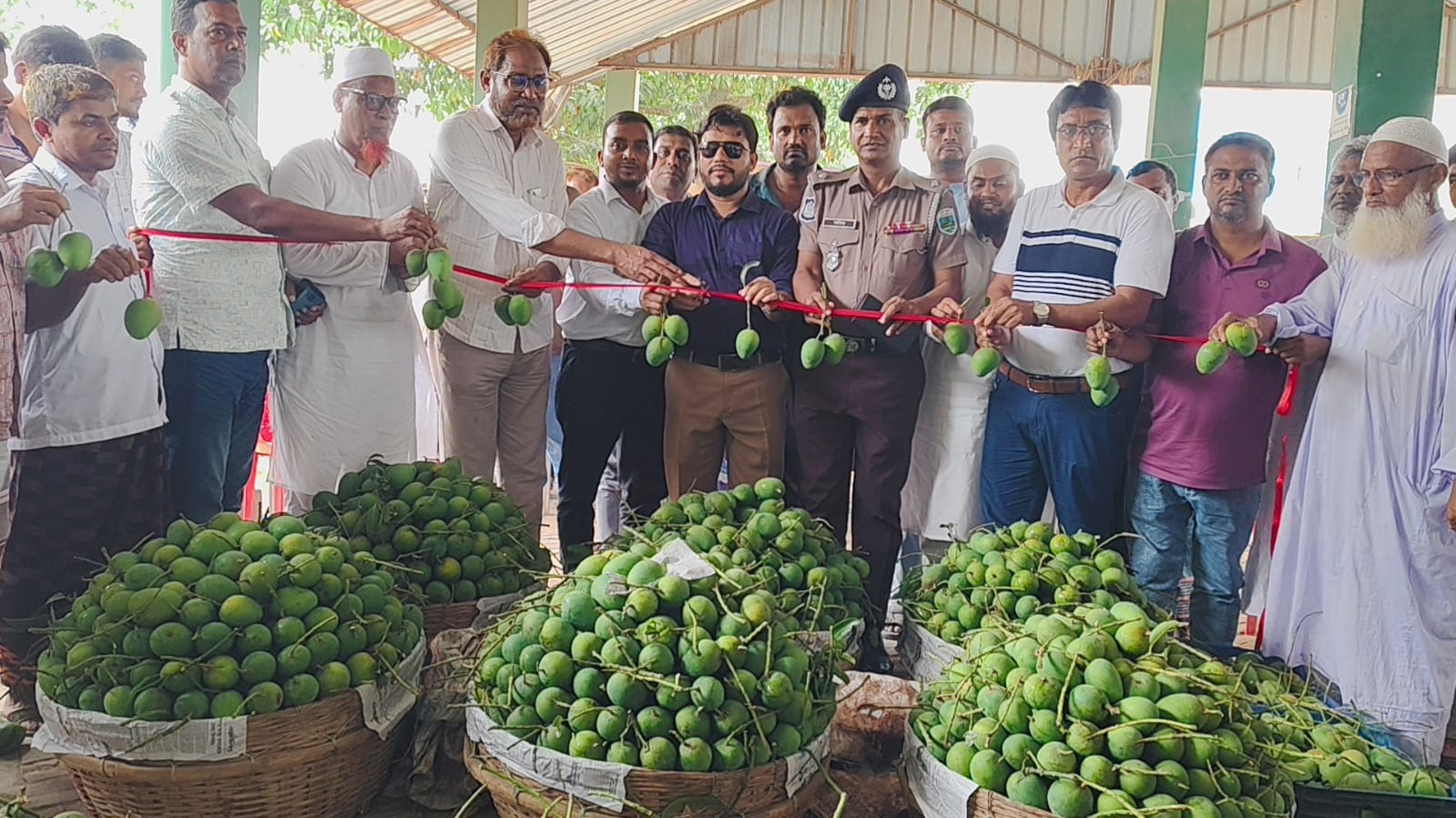 ভোলাহাটে আম ফাউন্ডেশনের বাজার উদ্বোধন অনুষ্ঠিত