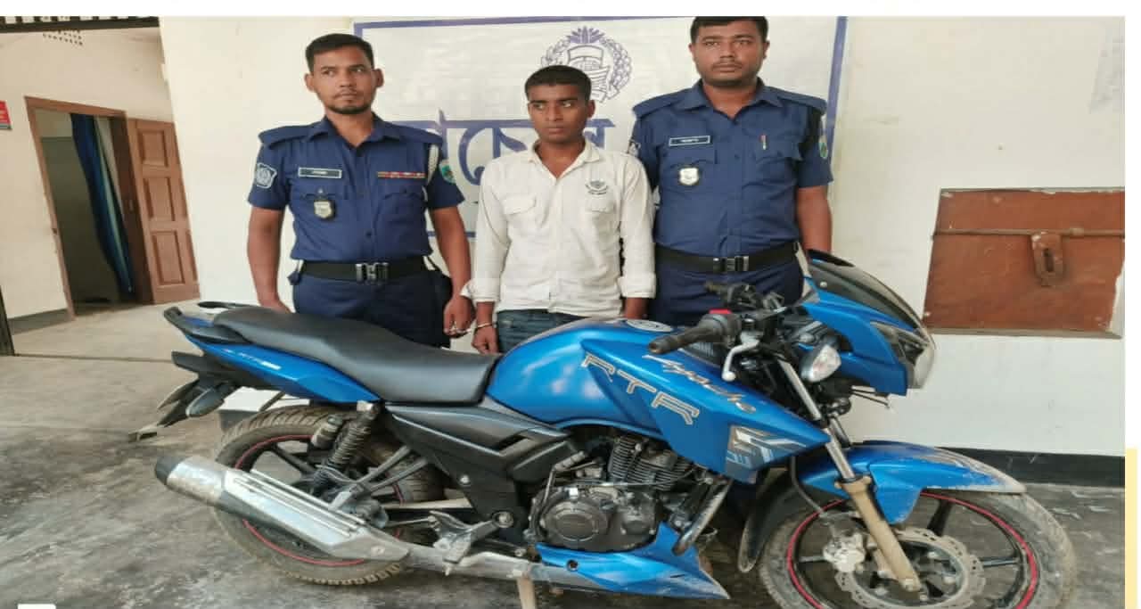 ওসি সুকোমল চন্দ্র দেবনাথের কর্মদক্ষতায় নাচোলে চুরিকৃত মোটরসাইকেলসহ চোর গ্রেফতার 