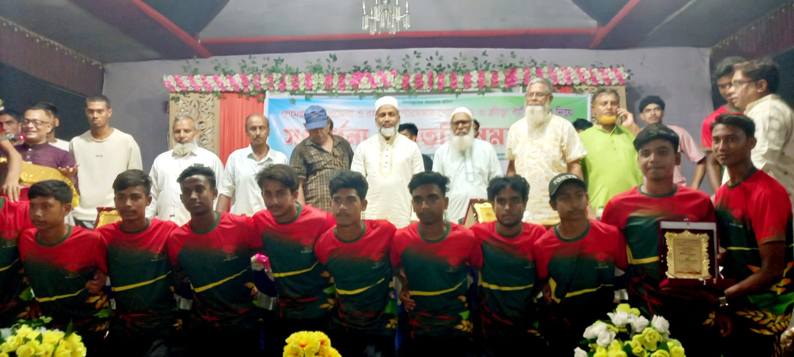 গোমস্তাপুরে কৃতি খেলোয়াড়ের সংবর্ধনা 