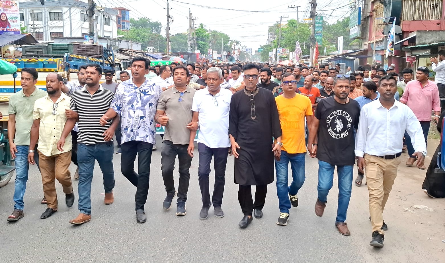 যুবদলের পূর্ণাঙ্গ কমিটি ঘোষণায় নওগাঁয় আনন্দ মিছিল