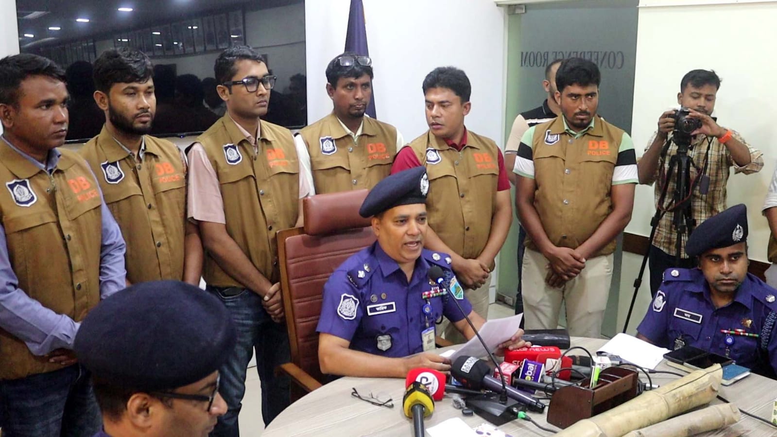 মাথায় আঘাত করা যার নেশা – নওগাঁয় সিরিয়াল কিলার গ্রেফতার