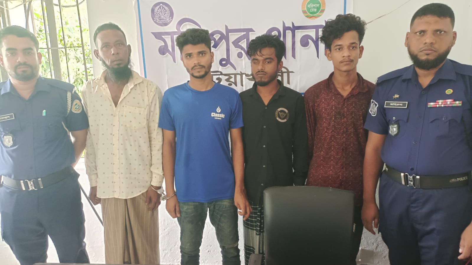 মহিপুরে মোবাইল কোর্টে ৪ জন গাঁজা সেবনকারীকে কারাদণ্ড। 