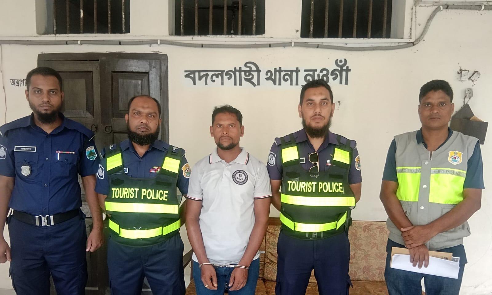 পাহাড়পুরে চীনা পর্যটককে হেনস্তা, টিকটকার হিরো নানা আটক