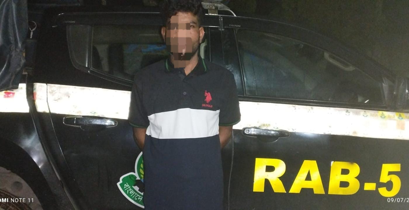 বদলগাছীতে র‍্যাব-৫ এর অভিযানে ৫০ কেজি গাঁজা সহ ০১ জন মাদক ব্যবসায়ীকে গ্রেফতার।