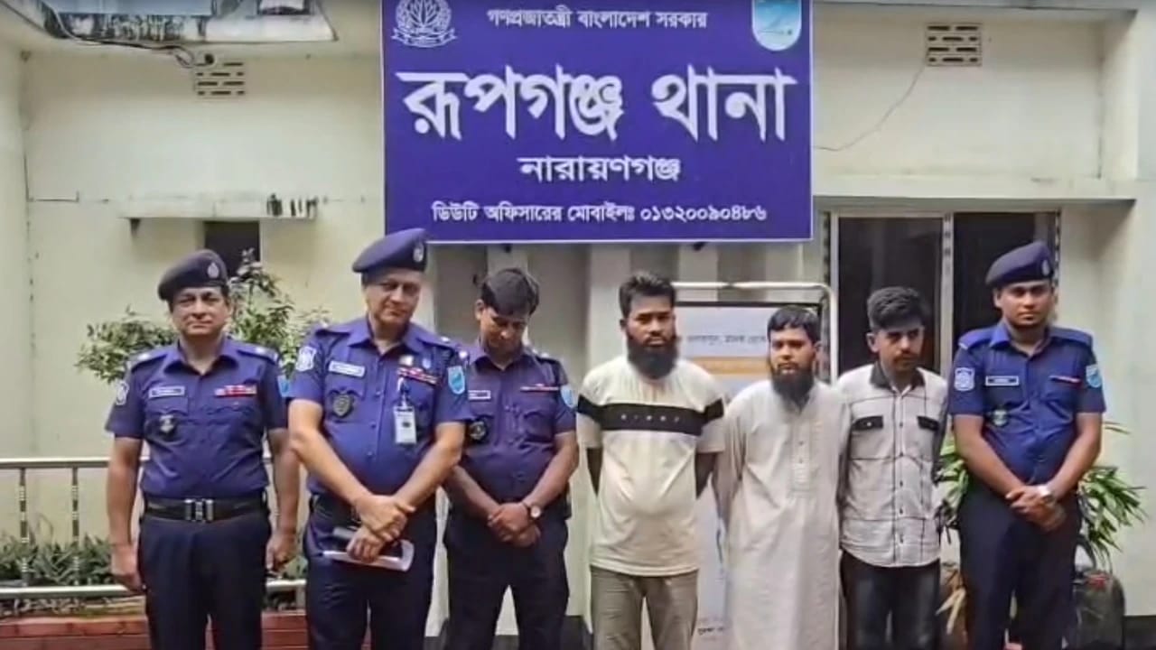 রূপগঞ্জে ডিবি পরিচয়ে চিনি ডাকাতি: ট্রাক ও ৪৪ বস্তা চিনিসহ গ্রেপ্তার ৩