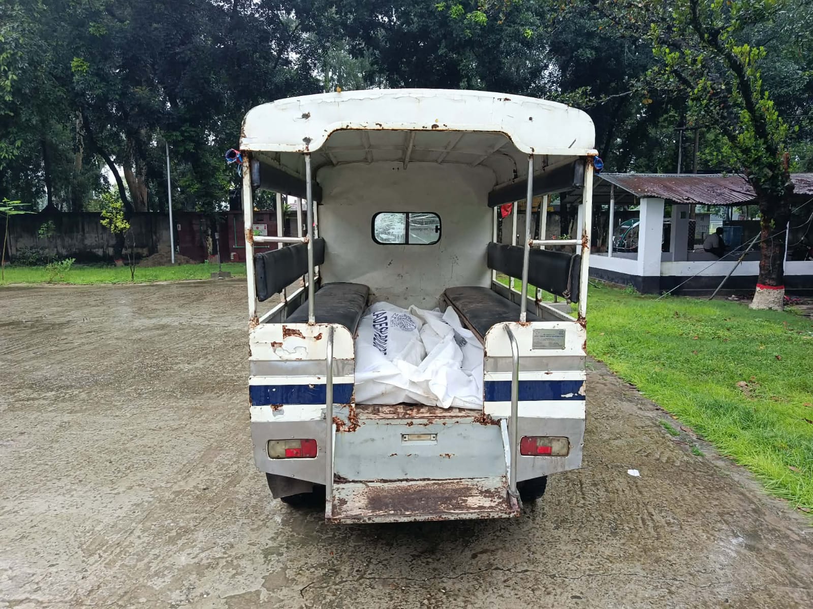 নওগাঁয় স্বামী-স্ত্রীর মরদেহ উদ্ধার 