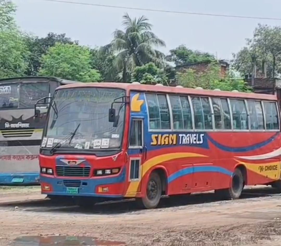 নির্বাচনকে কেন্দ্র করে রাজশাহী-চাঁপাইনবাবগঞ্জ আন্তঃনগর বাস চলাচল অনির্দিষ্টকালের জন্য বন্ধ, চরম ভোগান্তিতে যাত্রীরা